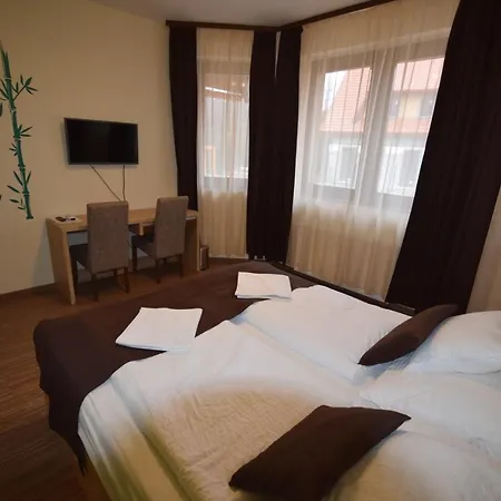 ホテル Bakonyi Mesekastely 3*